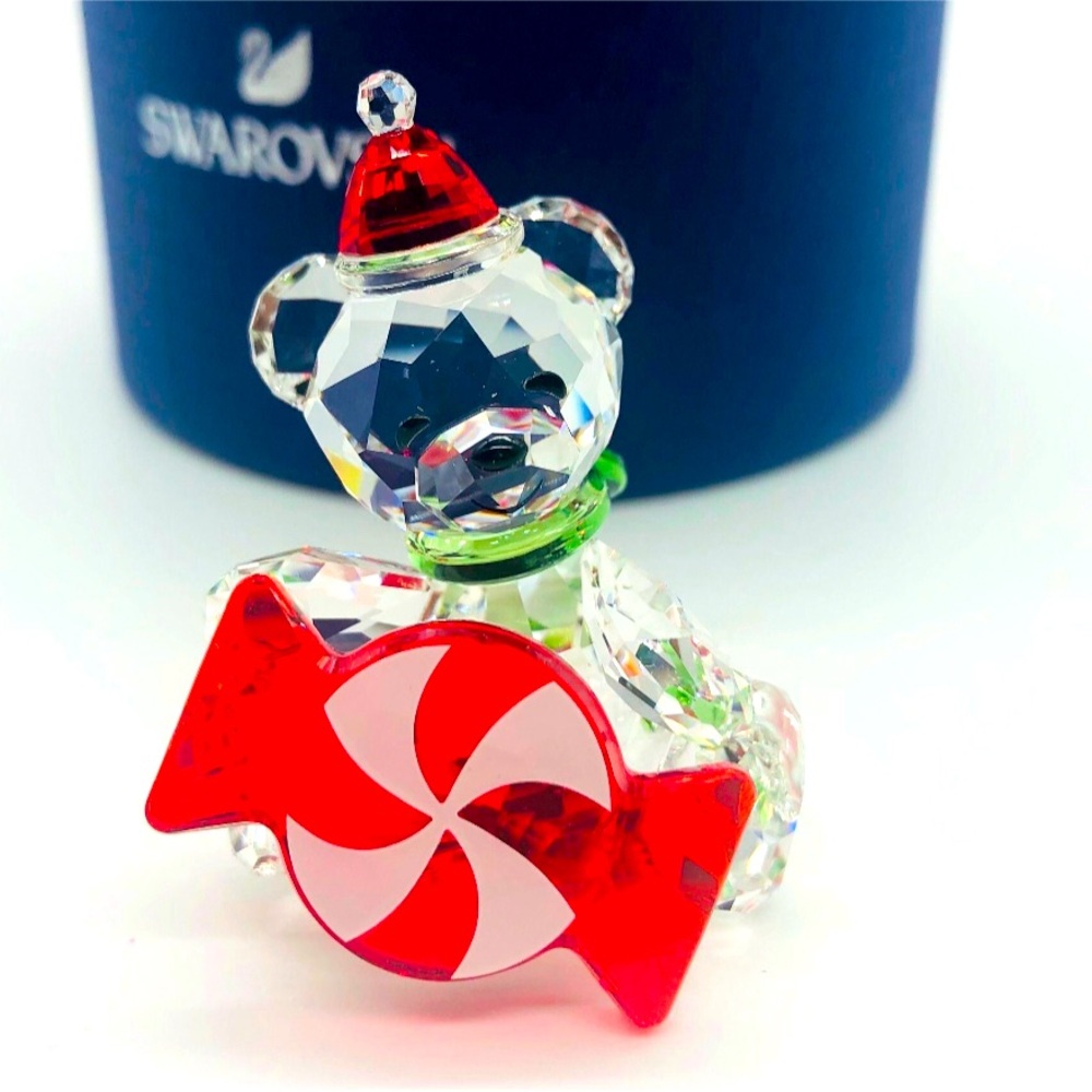 Swarovski Crystal Kris Bear with Peppermint Candy Christmas Figurine 2021 New
